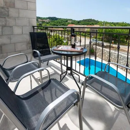 Ferienhaus With Pool,gruda